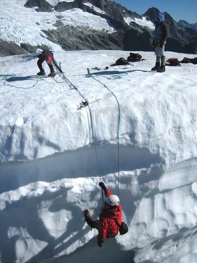Reševanje iz ledeniške razpoke (Vir: American Alpine institute).